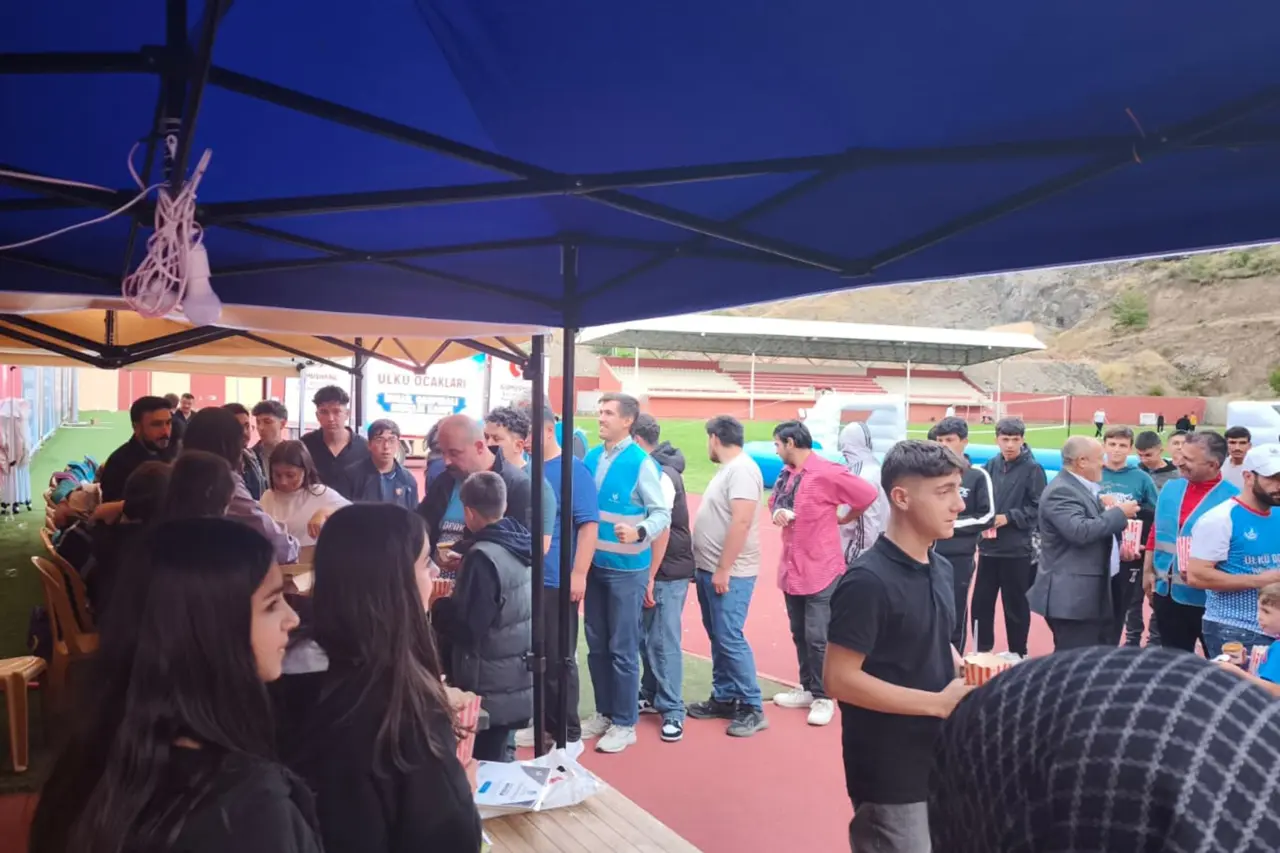 Gümüşhane'de Eğitim ve Spor Bir Arada: İsmail Gaspıralı Gençlik Şöleni 14