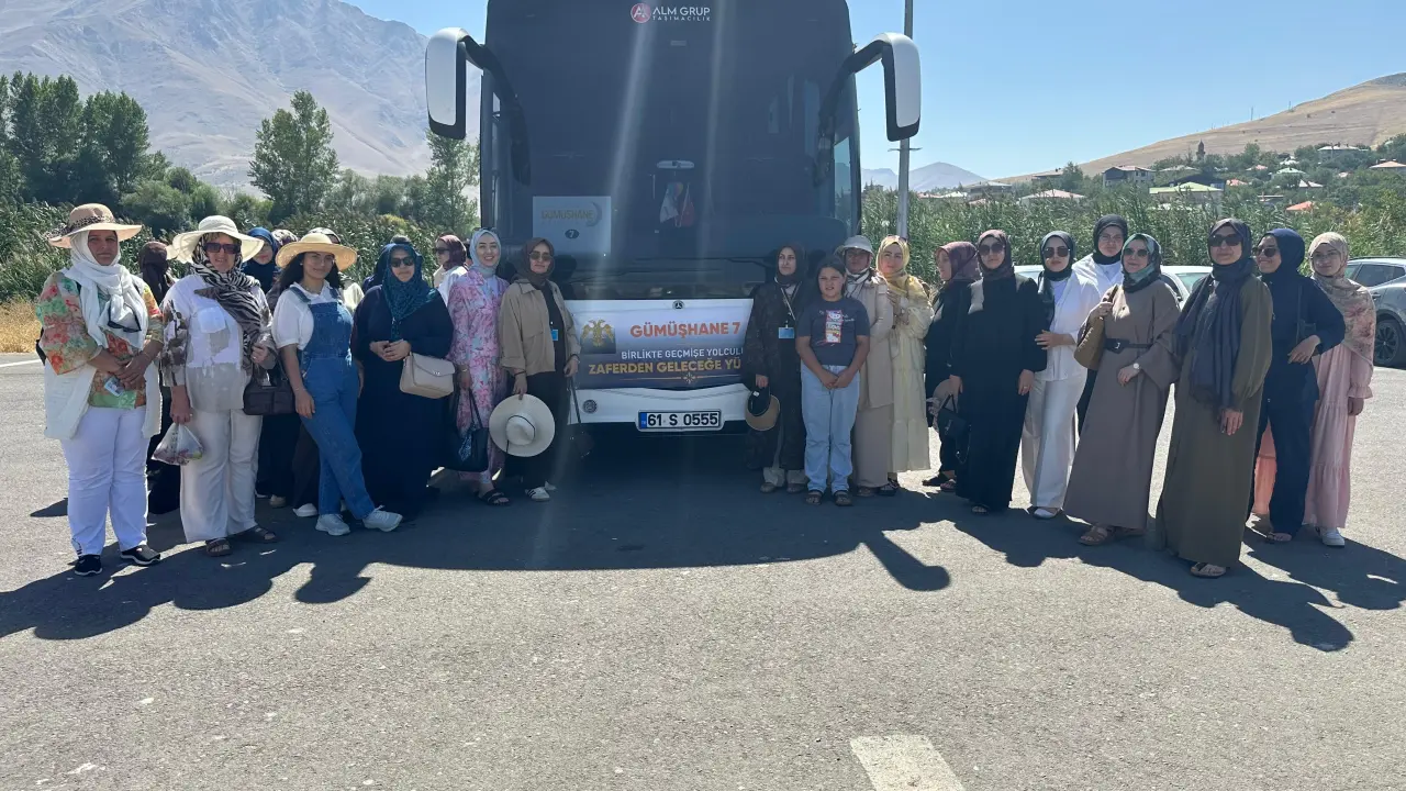 Gümüşhane’den Malazgirt’e Dev Çıkarma: 12 Otobüs ve 500 Teşkilat Mensubu Omuz Omuza Verdi 2