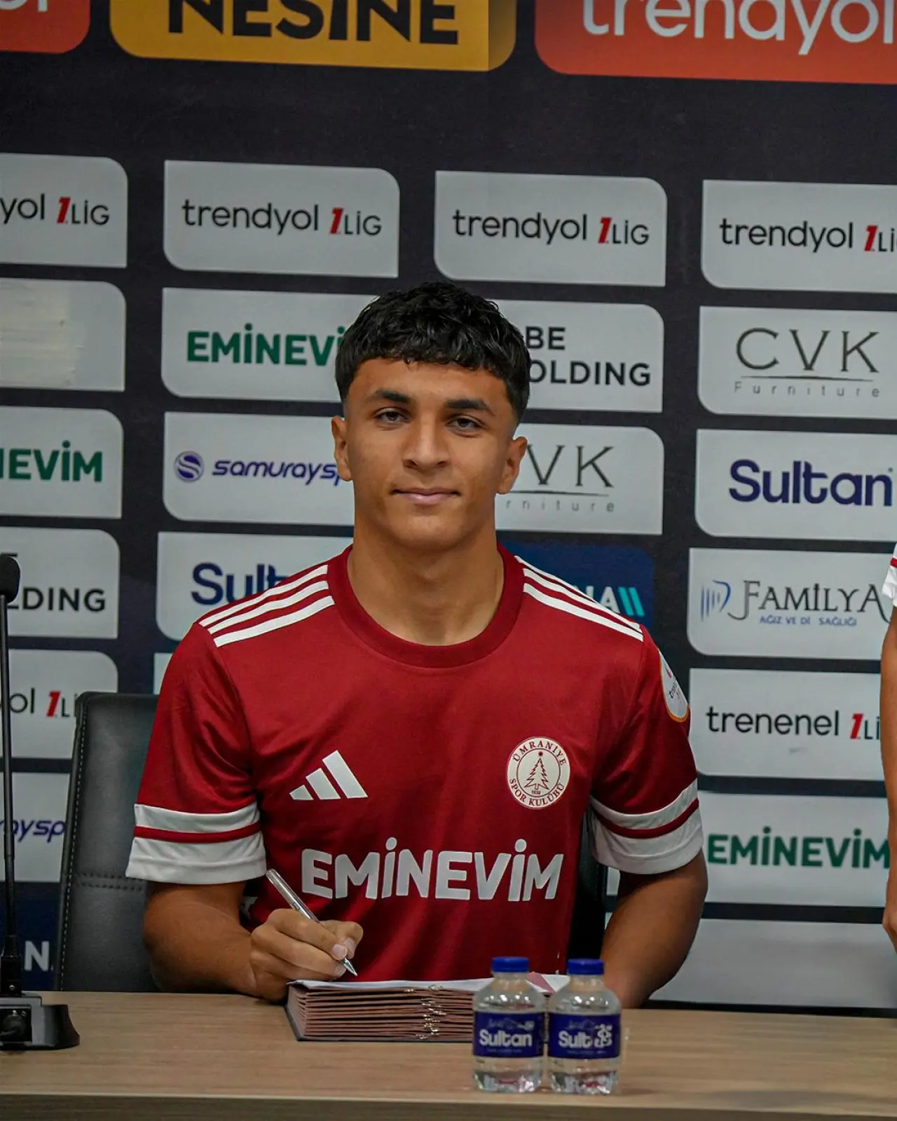 Köseli Genç Millî Futbolcu Servet Berat Fidan, Yeni Sezonda Eskişehir Anadolu SF Forması Giyecek 8