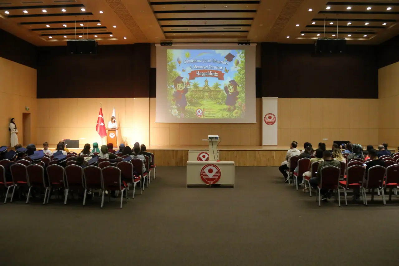 Minikler Üniversiteden Mezun Oldu: Gümüşhane'de Renkli Tören 6