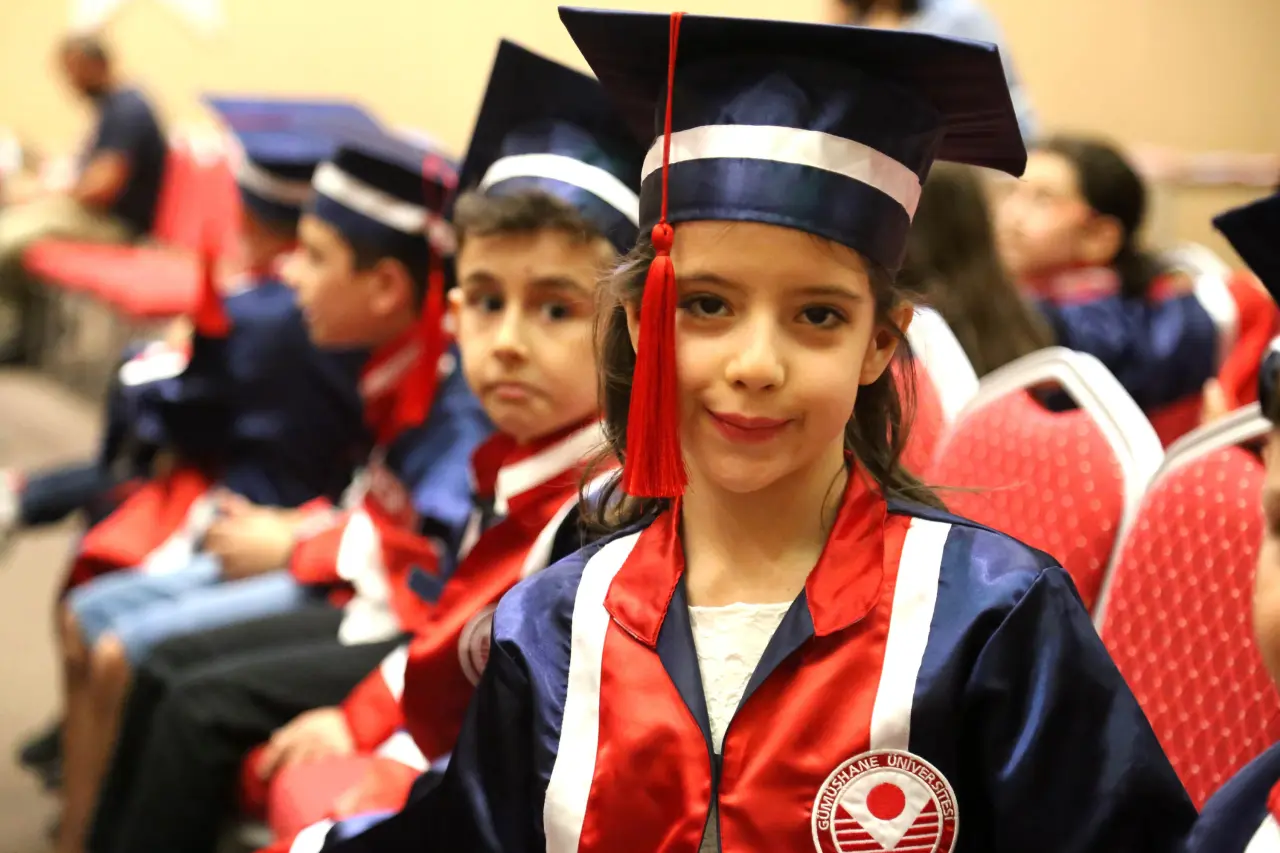 Minikler Üniversiteden Mezun Oldu: Gümüşhane'de Renkli Tören 5