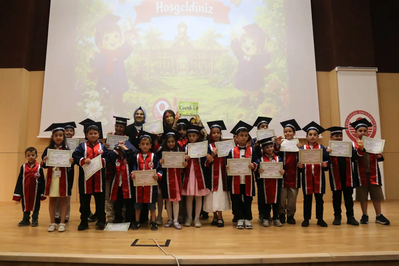 Minikler Üniversiteden Mezun Oldu: Gümüşhane'de Renkli Tören 1