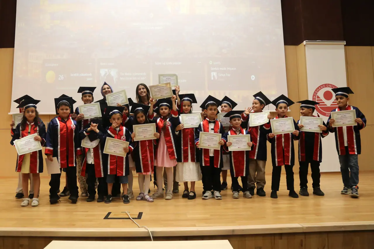 Minikler Üniversiteden Mezun Oldu: Gümüşhane'de Renkli Tören 9
