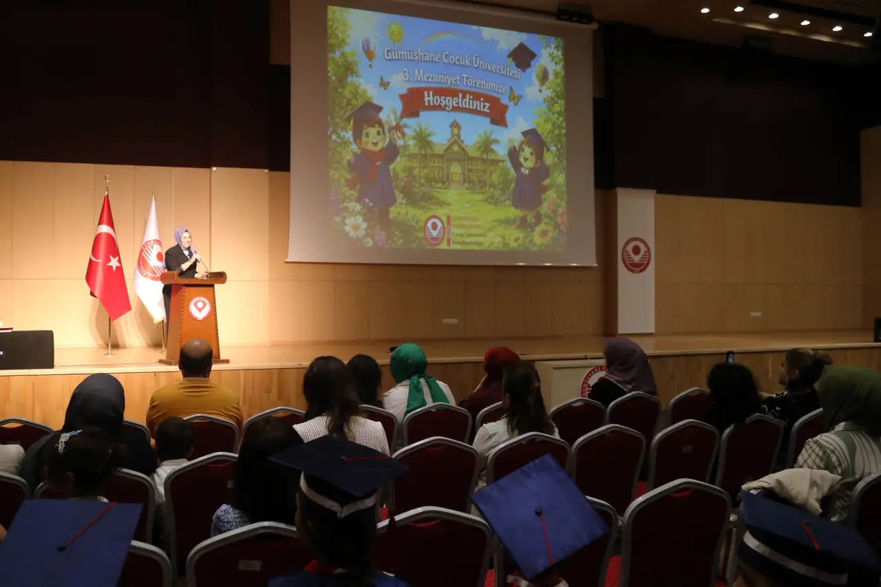 Minikler Üniversiteden Mezun Oldu: Gümüşhane'de Renkli Tören 7