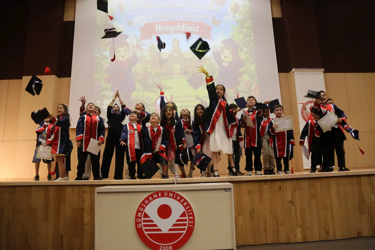 Minikler Üniversiteden Mezun Oldu: Gümüşhane'de Renkli Tören 2