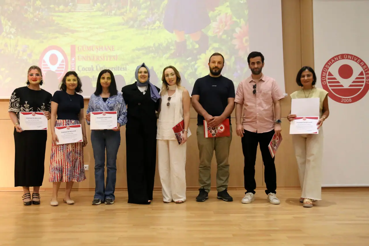 Minikler Üniversiteden Mezun Oldu: Gümüşhane'de Renkli Tören 8