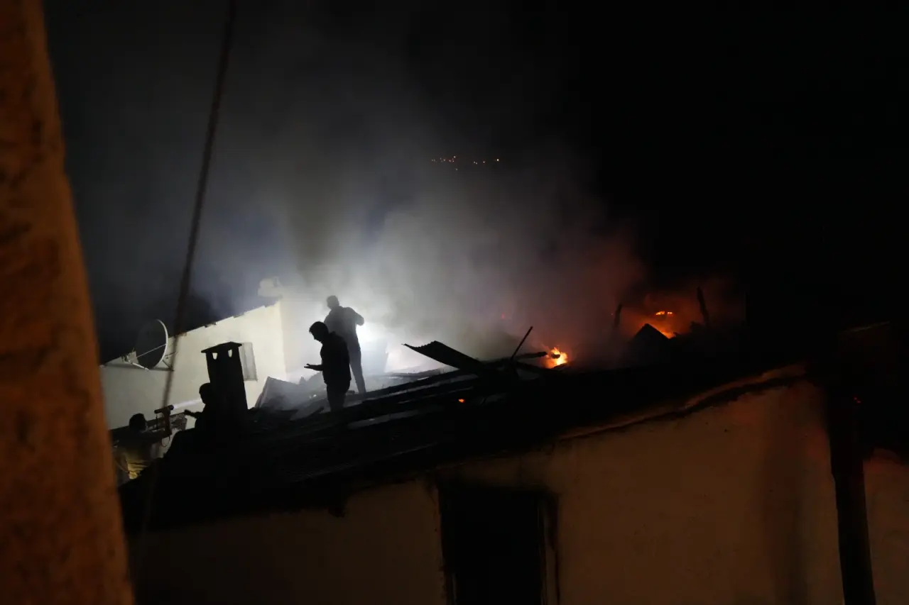 Şiran’da Gece Yangını: Çambaşı Köyünde 3 Ev Hasar Gördü 3