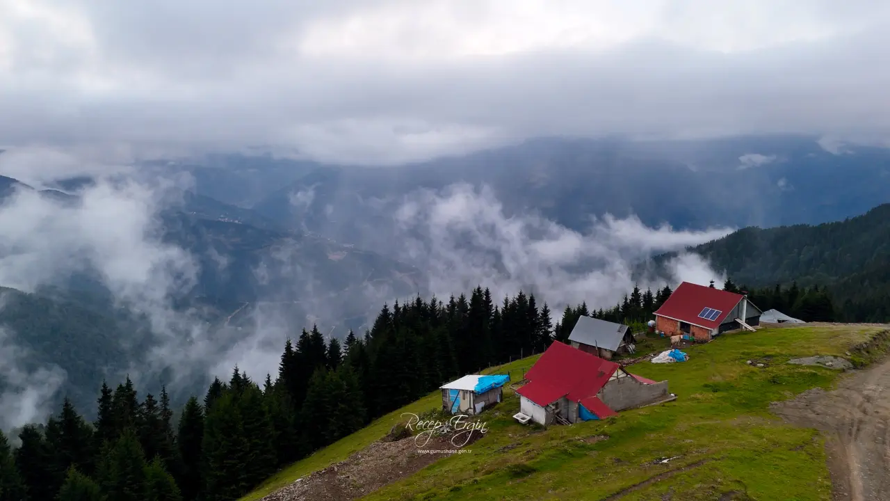 Bulutların Üzerinde Yürüyormuş Hissiyatı Veren Yayla: Çetlüce görenleri Büyüledi 9