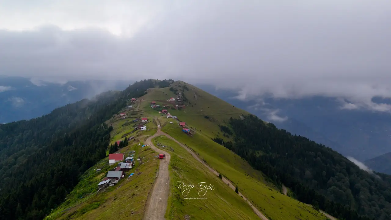 Bulutların Üzerinde Yürüyormuş Hissiyatı Veren Yayla: Çetlüce görenleri Büyüledi 8