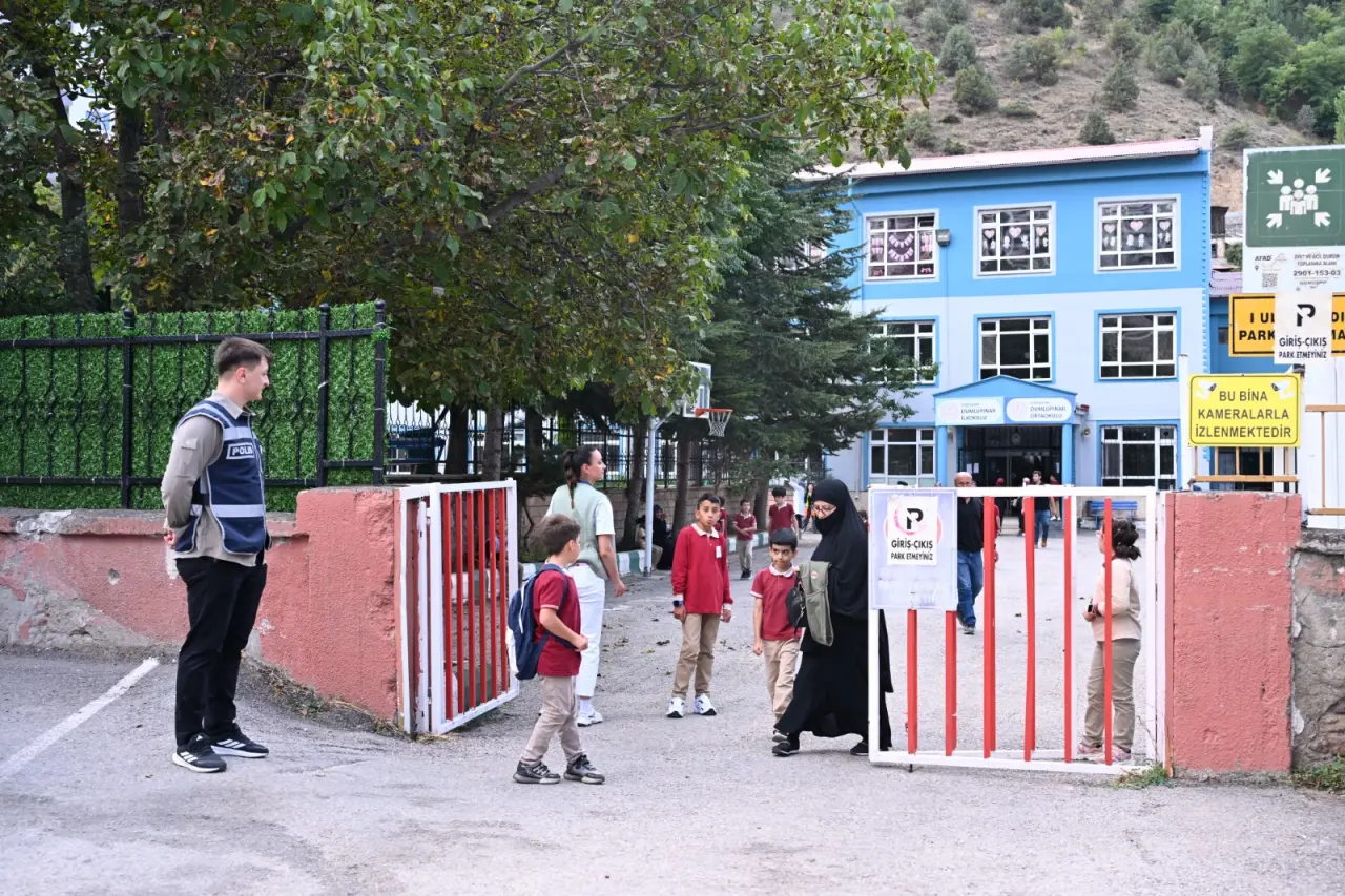 Gümüşhane Emniyetinden Okul Çevrelerinde Sıkı Güvenlik Tedbiri 5