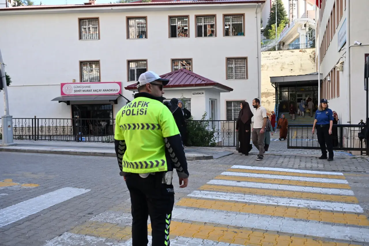 Gümüşhane Emniyetinden Okul Çevrelerinde Sıkı Güvenlik Tedbiri 2