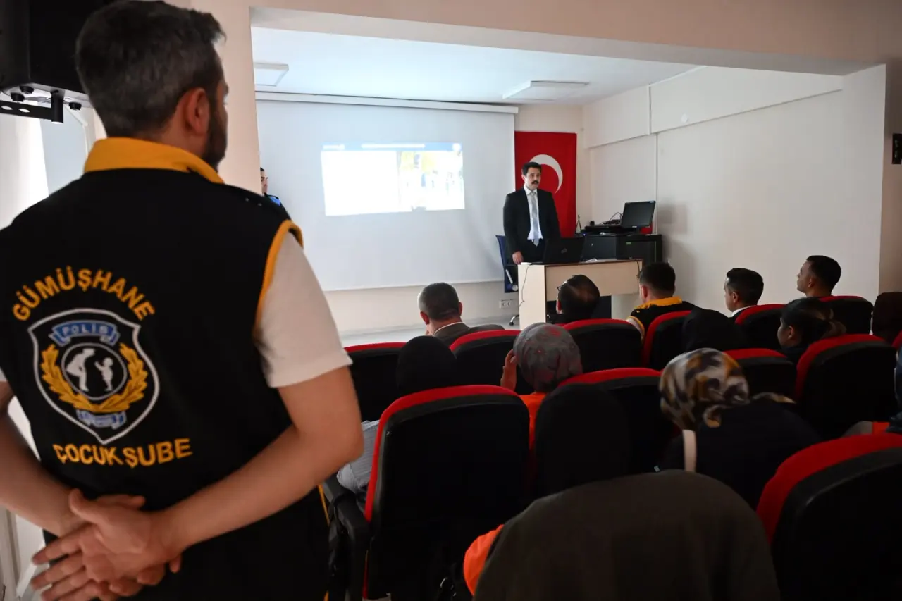 Gümüşhane Emniyetinden Okul Çevrelerinde Sıkı Güvenlik Tedbiri 8