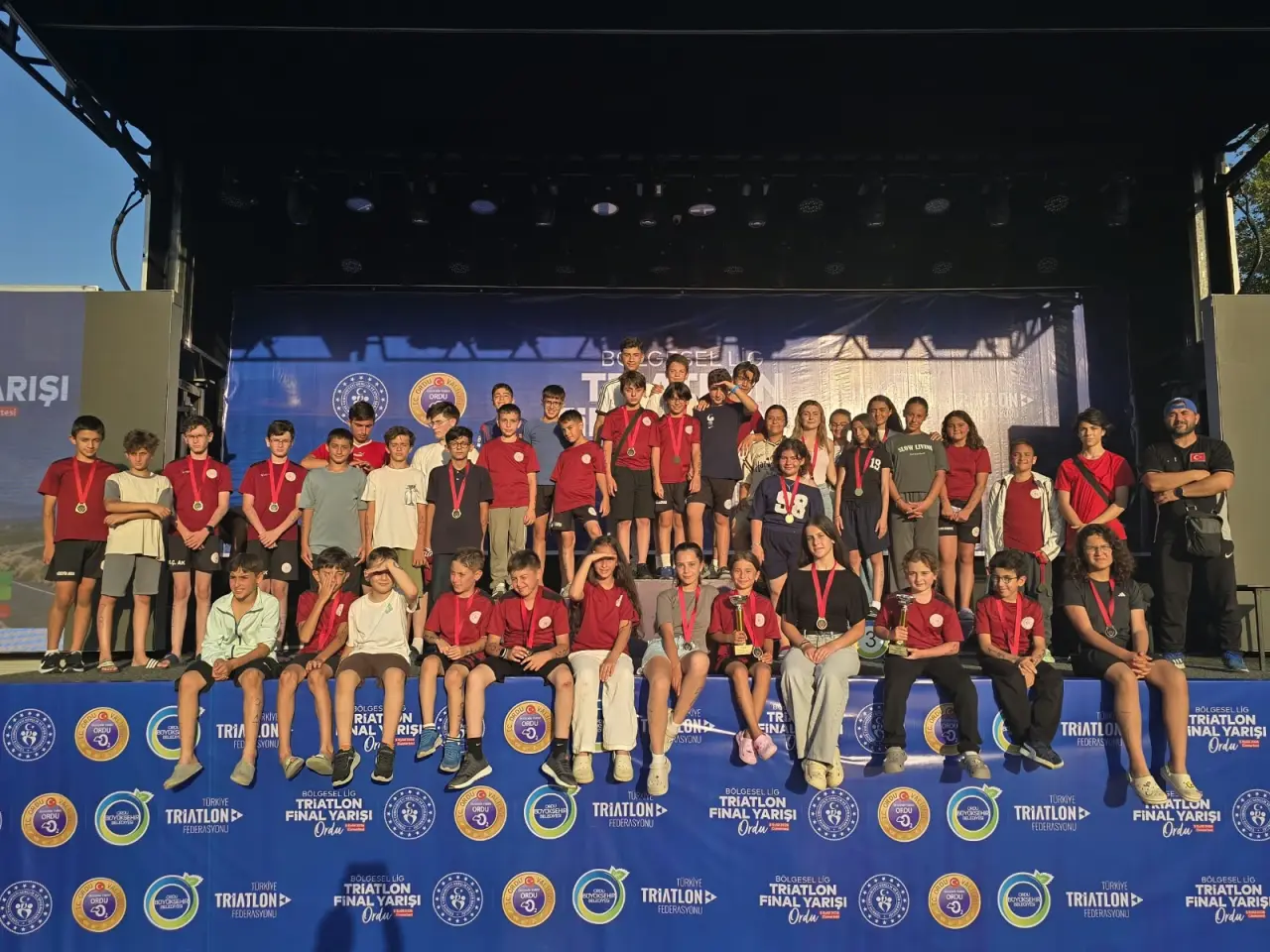 Gümüşhane Triatlon Ekibi Ordu'daki Bölgesel Lig Finali'nden 4 Kupa ve Madalyalarla Döndü 3