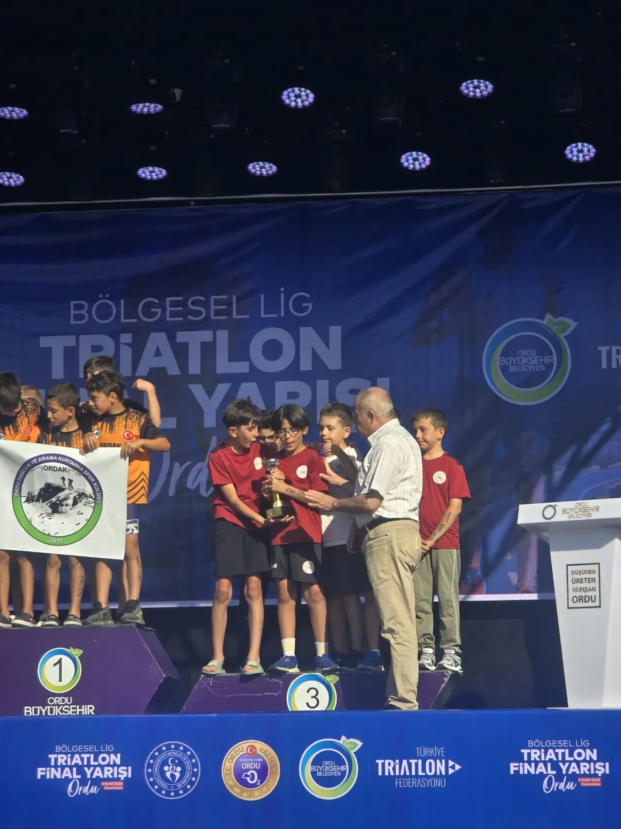 Gümüşhane Triatlon Ekibi Ordu'daki Bölgesel Lig Finali'nden 4 Kupa ve Madalyalarla Döndü 17