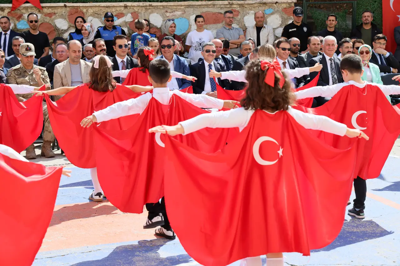 Gümüşhane'de İlköğretim Haftası Fevzipaşa İlkokulunda Coşkuyla Kutlandı 25