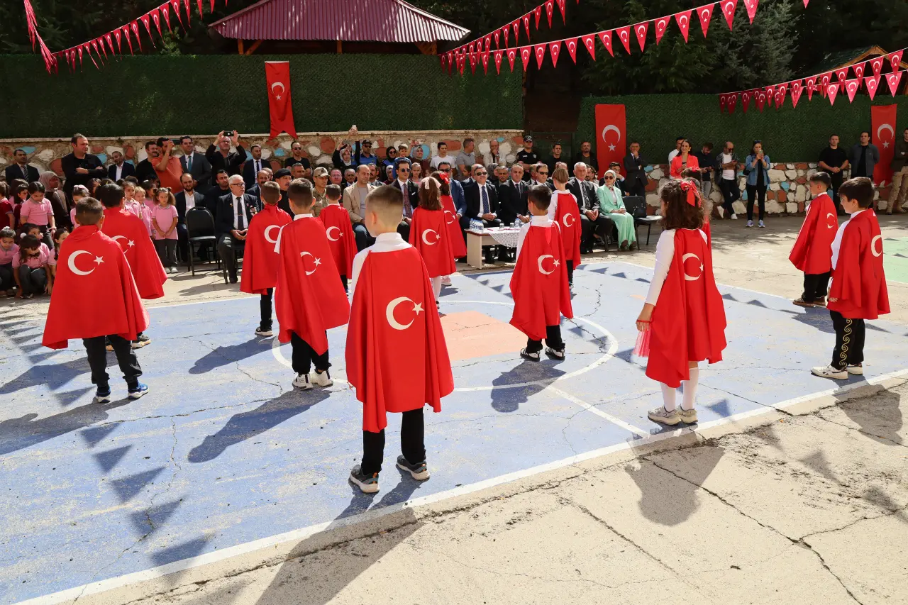 Gümüşhane'de İlköğretim Haftası Fevzipaşa İlkokulunda Coşkuyla Kutlandı 22