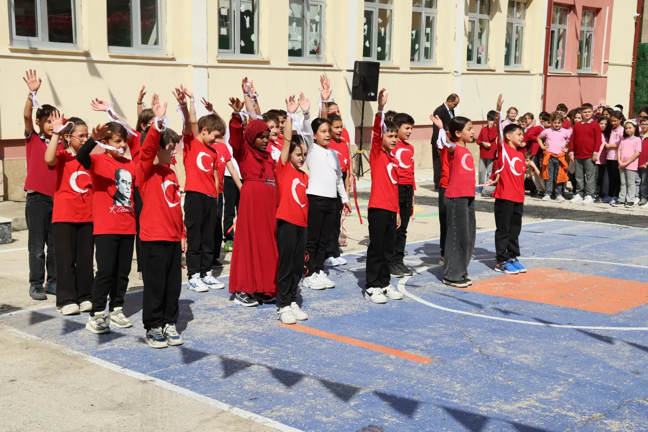 Gümüşhane'de İlköğretim Haftası Fevzipaşa İlkokulunda Coşkuyla Kutlandı 13