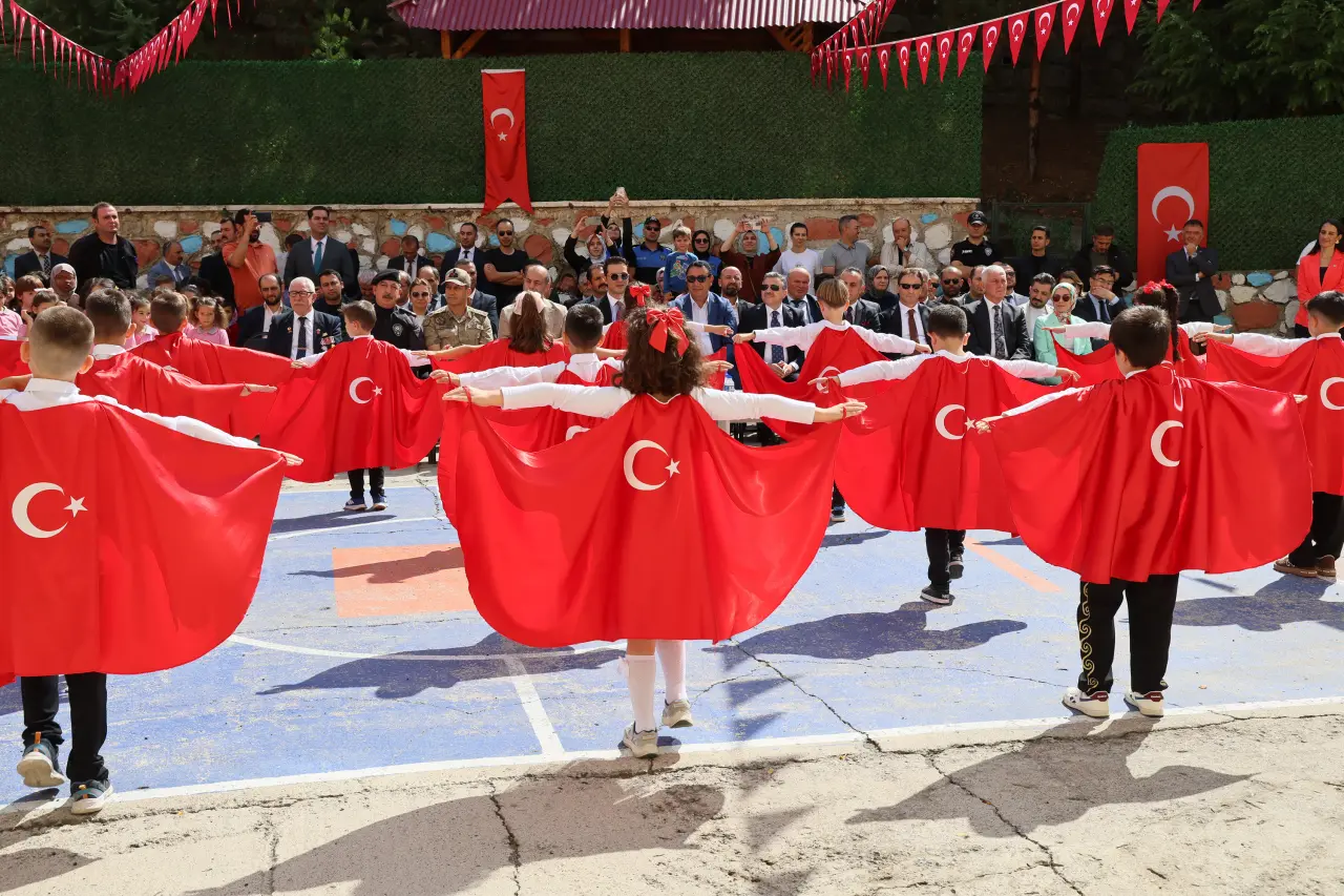 Gümüşhane'de İlköğretim Haftası Fevzipaşa İlkokulunda Coşkuyla Kutlandı 23