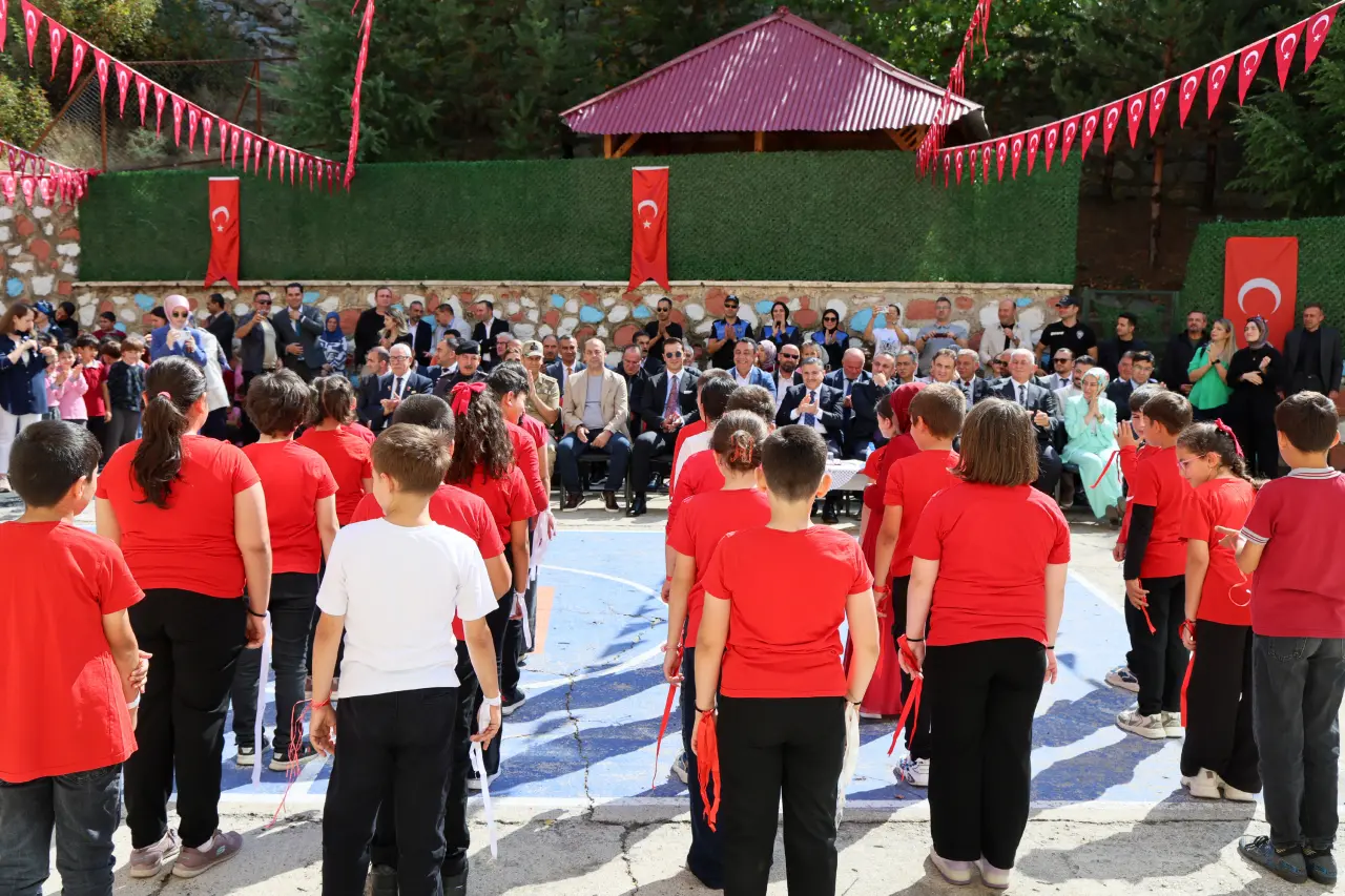 Gümüşhane'de İlköğretim Haftası Fevzipaşa İlkokulunda Coşkuyla Kutlandı 4