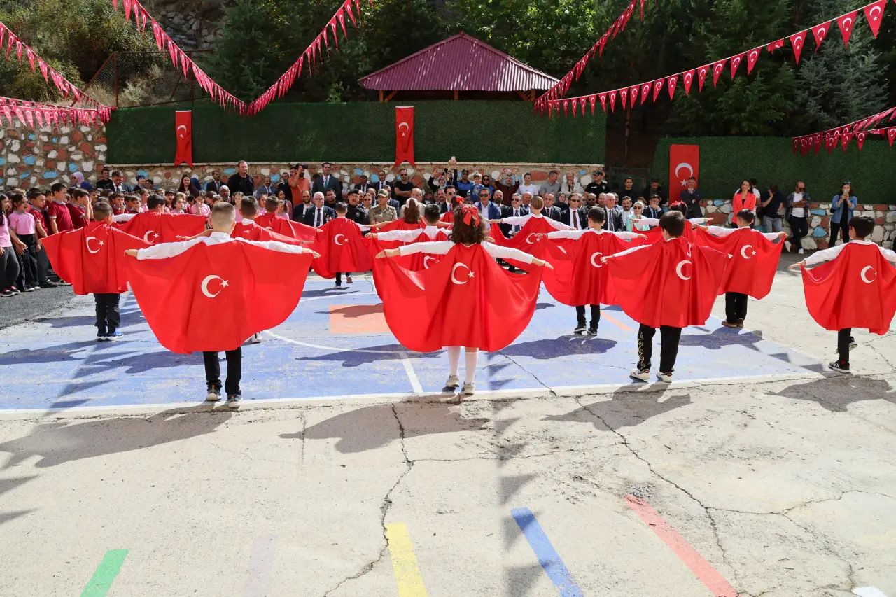 Gümüşhane'de İlköğretim Haftası Fevzipaşa İlkokulunda Coşkuyla Kutlandı 1