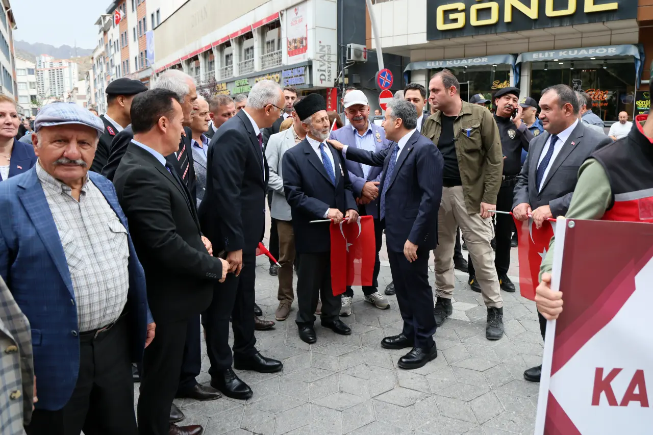 Gümüşhane'de Protokol ve Vatandaşlar Kahraman Gaziler İçin Bir Araya Geldi 7