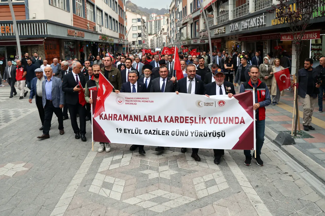 Gümüşhane'de Protokol ve Vatandaşlar Kahraman Gaziler İçin Bir Araya Geldi 6