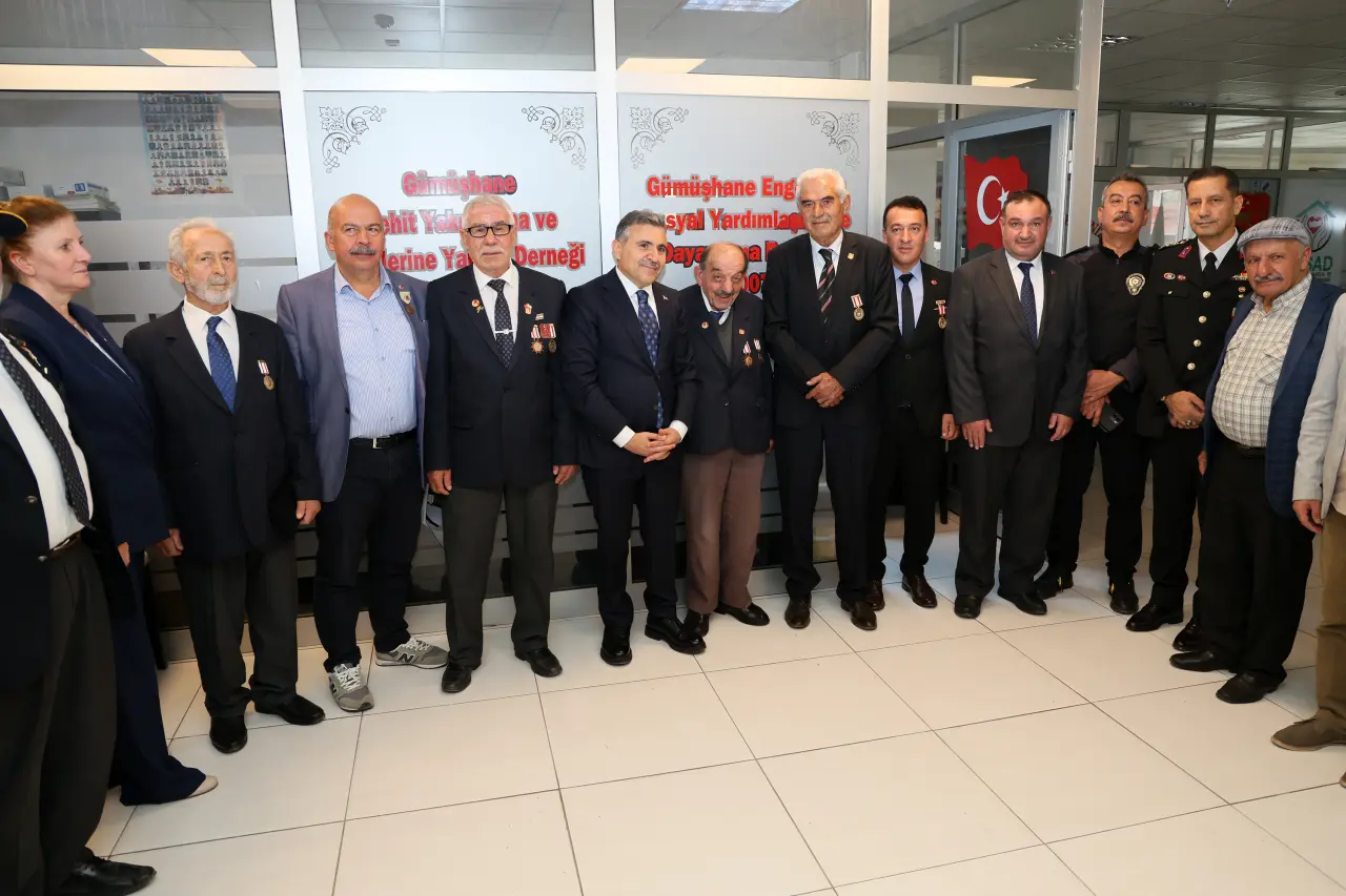Gümüşhane'de Protokol ve Vatandaşlar Kahraman Gaziler İçin Bir Araya Geldi 12