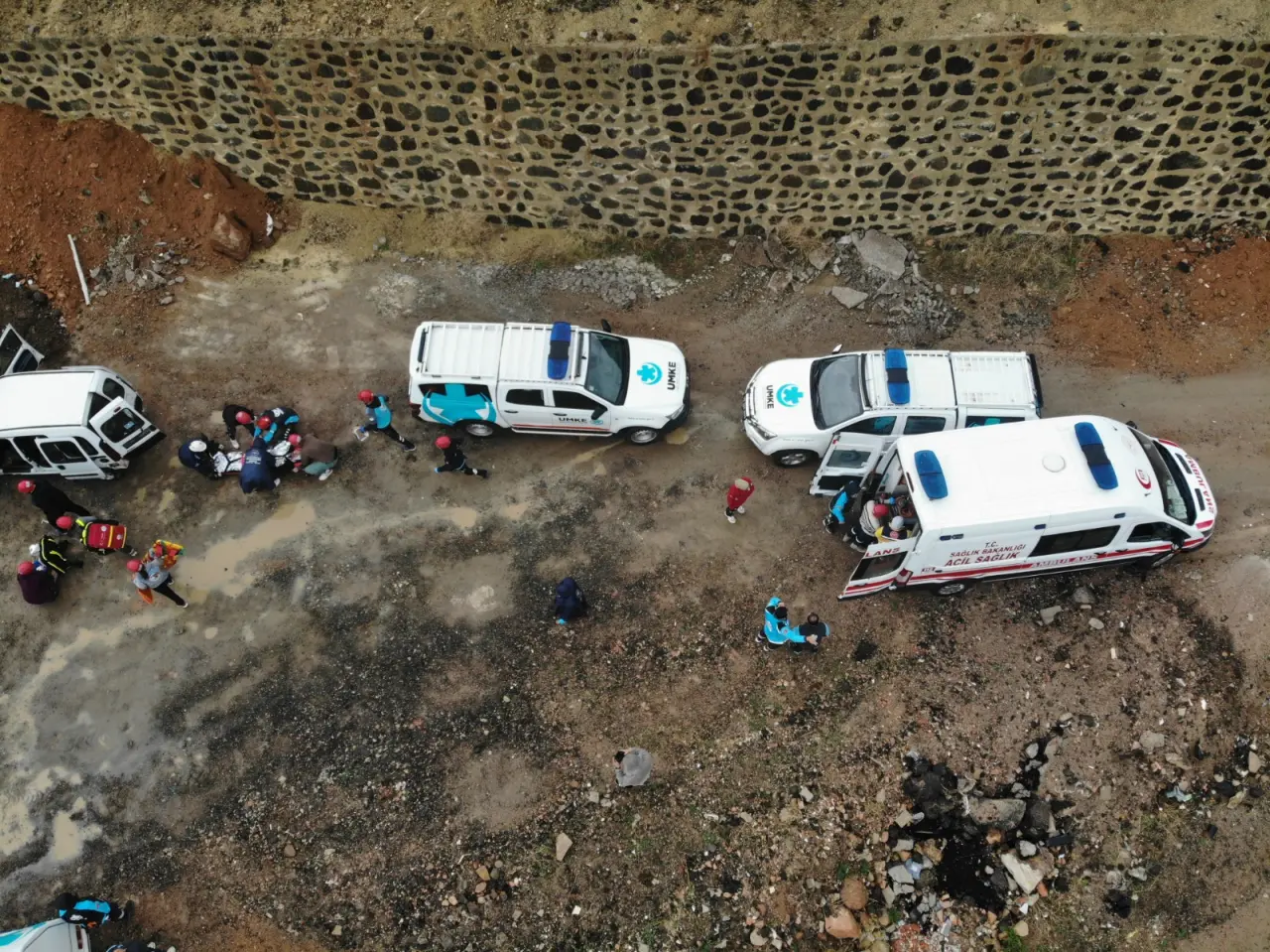 Gümüşhane'de UMKE Ekiplerinden Yağış Altında Heyelan ve Trafik Kazası Tatbikatı 13