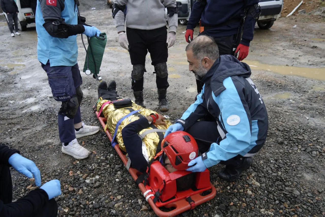 Gümüşhane'de UMKE Ekiplerinden Yağış Altında Heyelan ve Trafik Kazası Tatbikatı 10