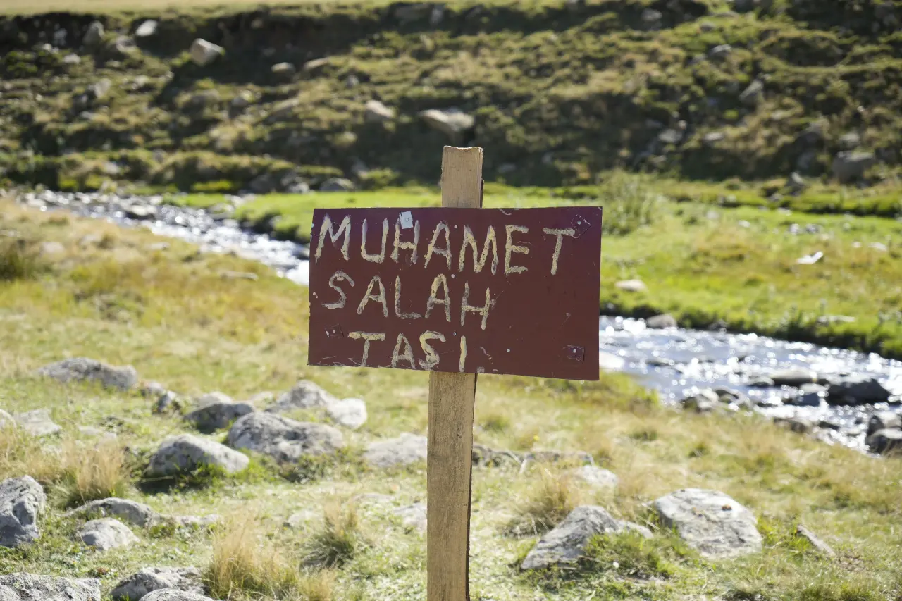 Gümüşhane’deki "Salah Taşı" Tartışmasında Tabela ve Bank Bir Gecede Kayboldu 6
