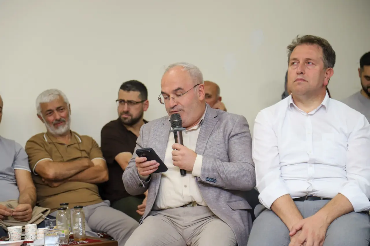 İnşaat İşçiliğinden Şairliğe Uzanan Ömür: Bankacıya Yazdığı Şiirle Herkesi Hayran Bıraktı! 10
