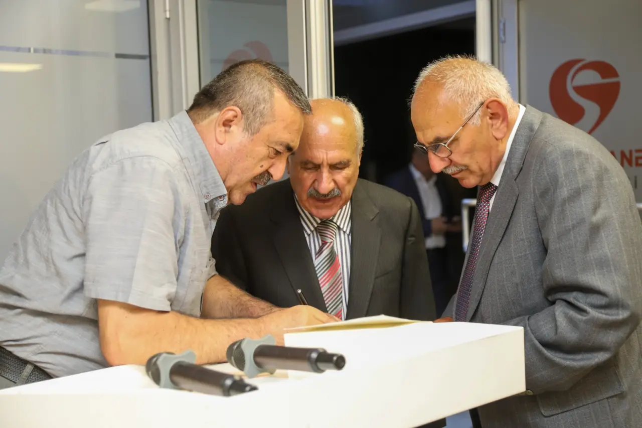 İnşaat İşçiliğinden Şairliğe Uzanan Ömür: Bankacıya Yazdığı Şiirle Herkesi Hayran Bıraktı! 1