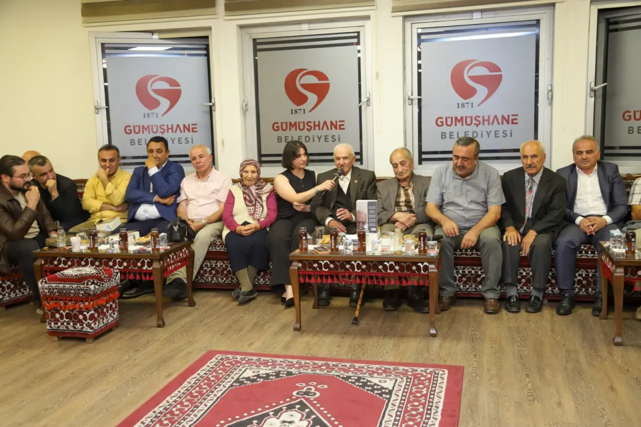 İnşaat İşçiliğinden Şairliğe Uzanan Ömür: Bankacıya Yazdığı Şiirle Herkesi Hayran Bıraktı! 19