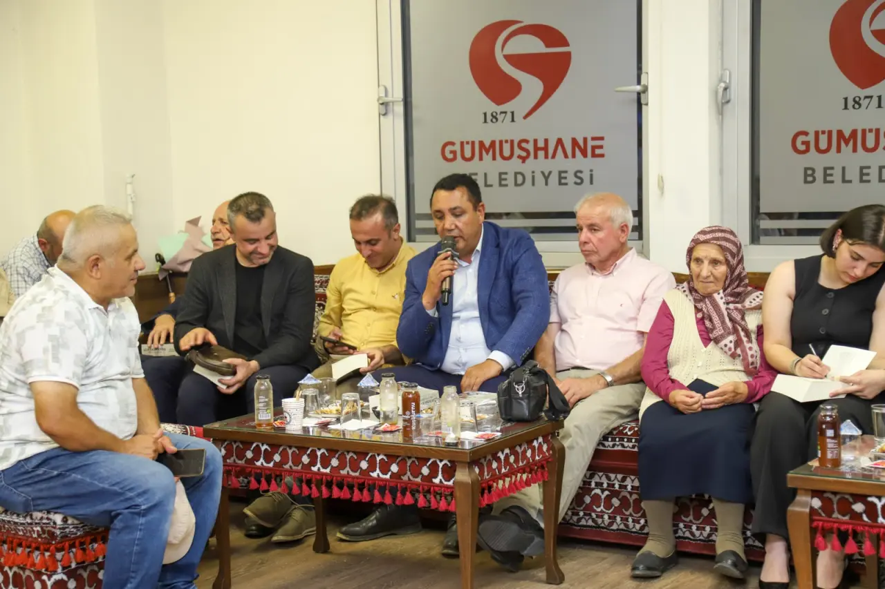 İnşaat İşçiliğinden Şairliğe Uzanan Ömür: Bankacıya Yazdığı Şiirle Herkesi Hayran Bıraktı! 28