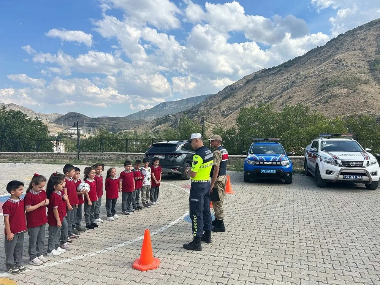 Jandarmadan Gümüşhane'de Öğrencilere Güvenli Yolculuk Eğitimi 6