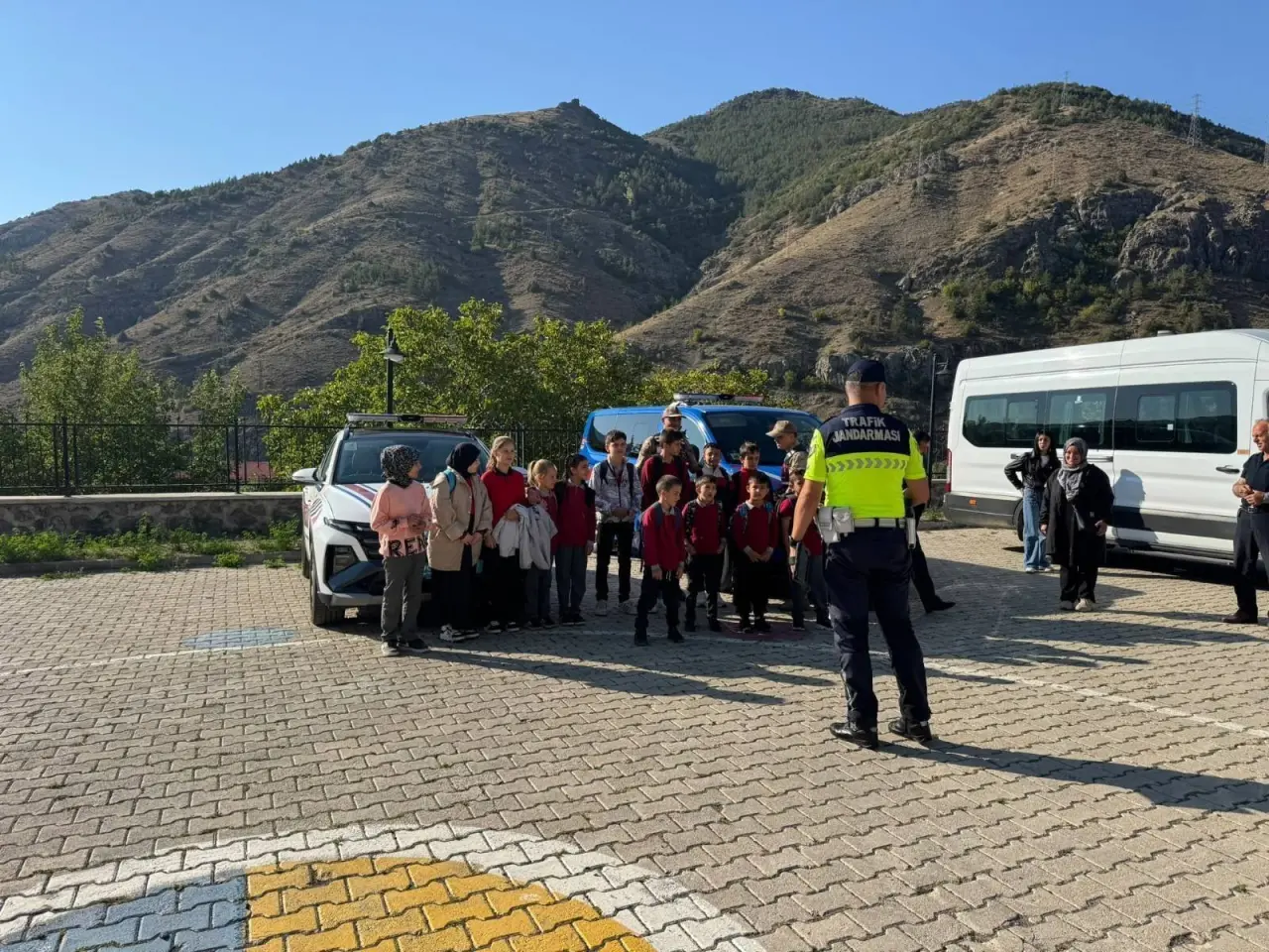 Jandarmadan Gümüşhane'de Öğrencilere Güvenli Yolculuk Eğitimi 4