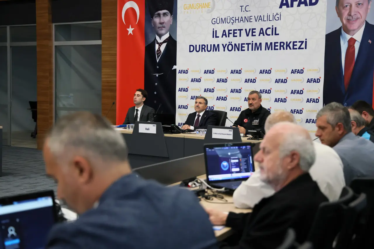 Kelkit’te 6.9’luk Deprem Senaryosu! Ekipler Enkaz Altındakiler İçin Zamanla Yarıştı 12