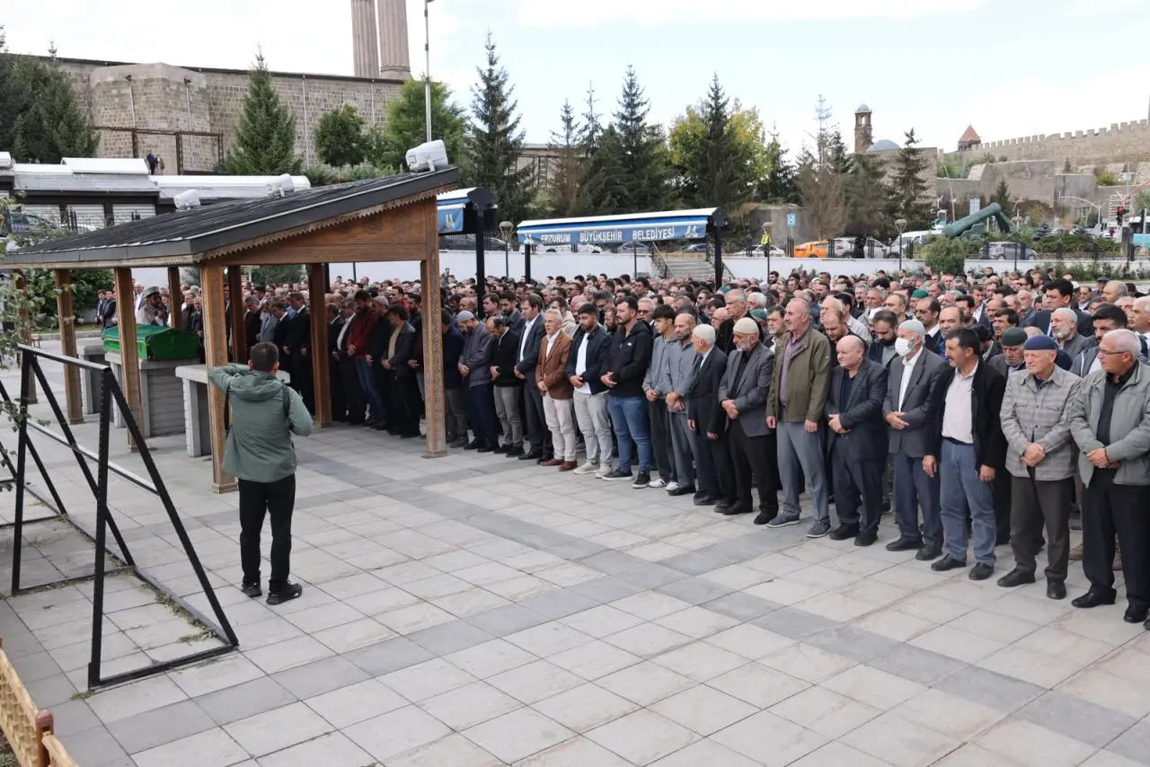 Osman Sarıgün Son Yolculuğuna Uğurlandı 7