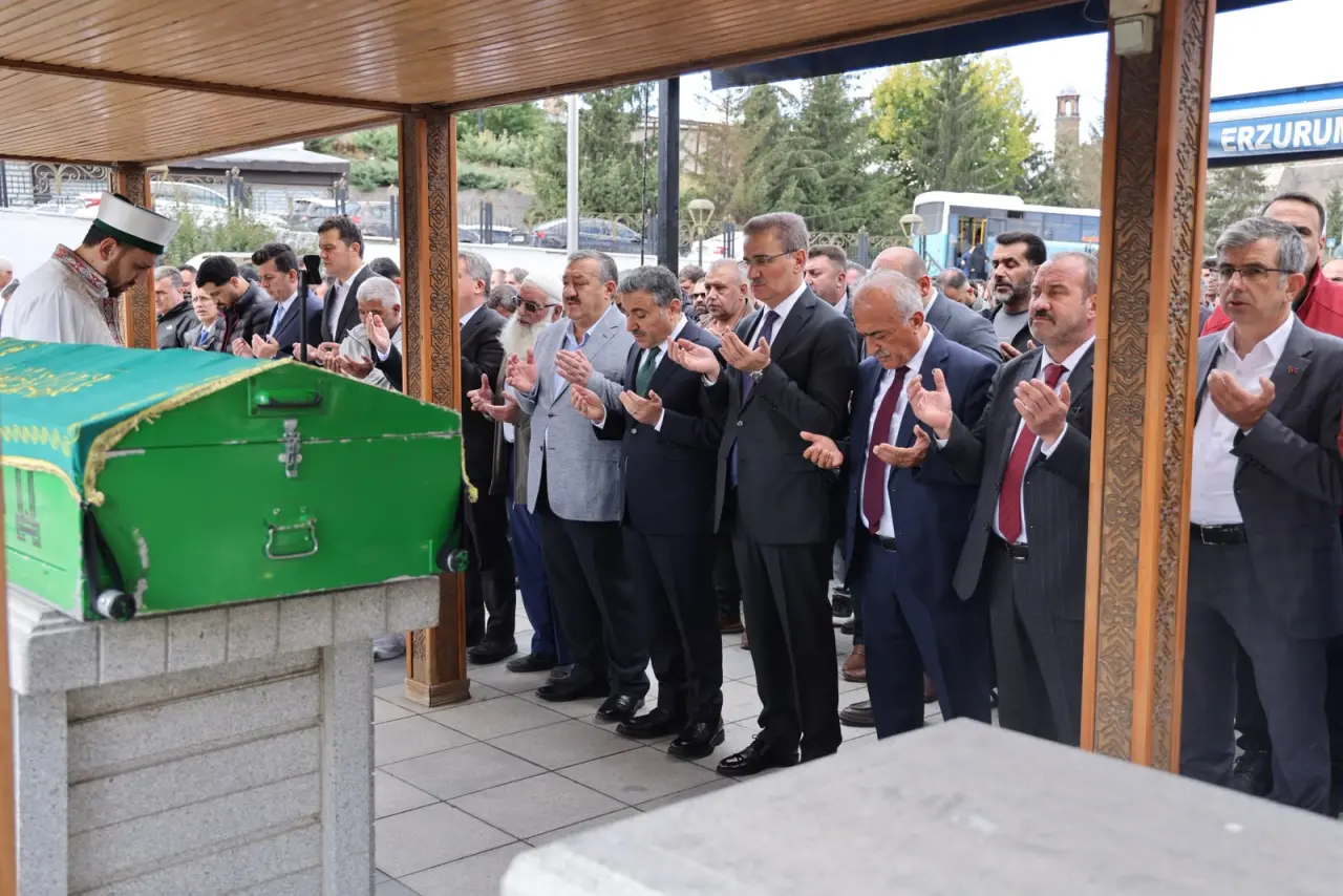 Osman Sarıgün Son Yolculuğuna Uğurlandı 10