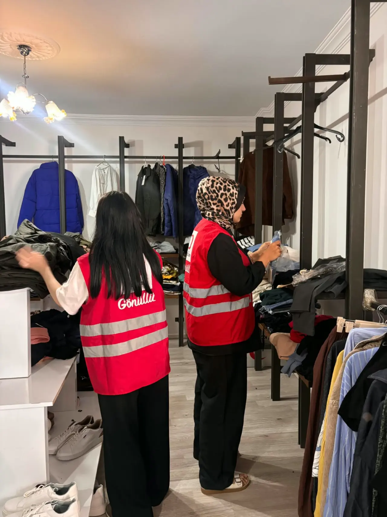 Türk Kızılay’dan Gümüşhane'de İhtiyaç Sahiplerine Sıfır Mont ve Ayakkabı Desteği 4