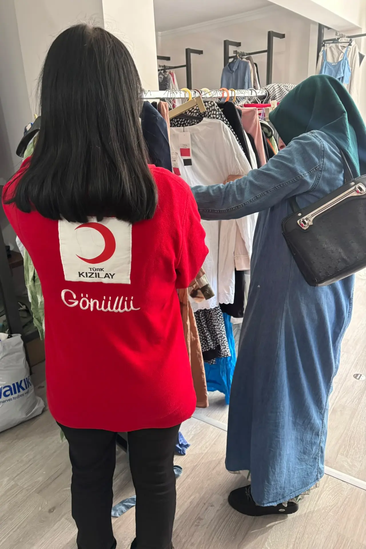 Türk Kızılay’dan Gümüşhane'de İhtiyaç Sahiplerine Sıfır Mont ve Ayakkabı Desteği 3