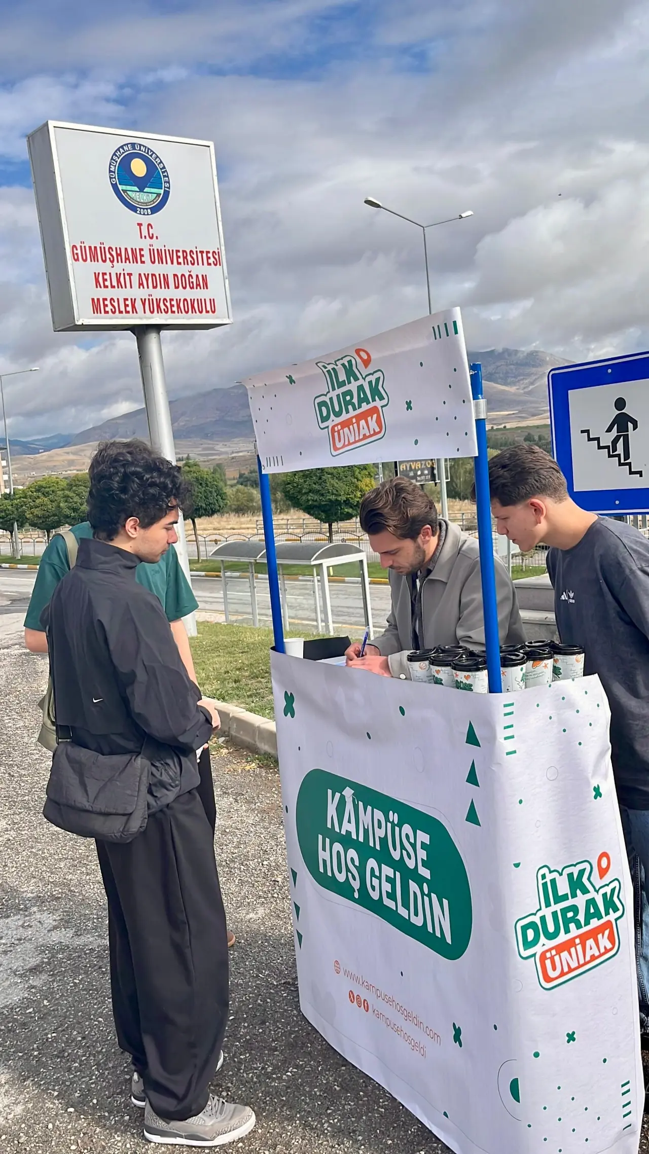 ÜniAK Gümüşhane'den Gençlere Kampüste Sıcak Karşılama 2