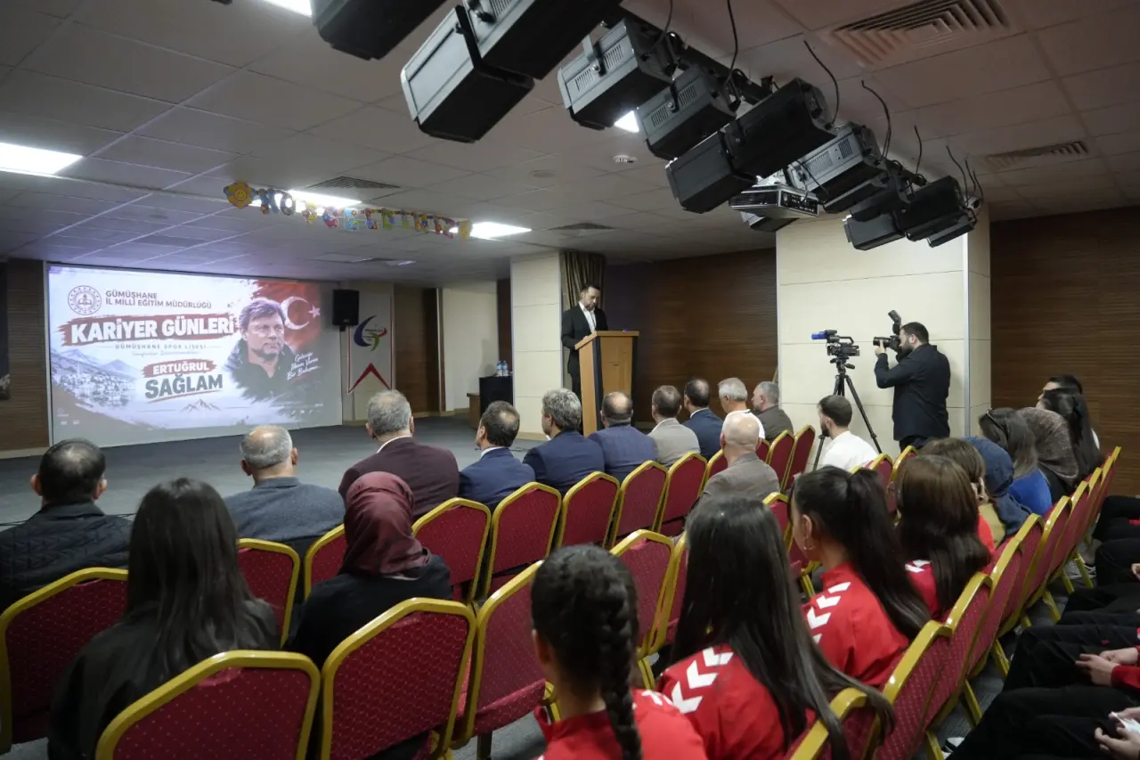 Ertuğrul Sağlam Gümüşhane’de Gençlerle Bir Araya Gelerek Spor ve Ahlak Vurgusu Yaptı 9