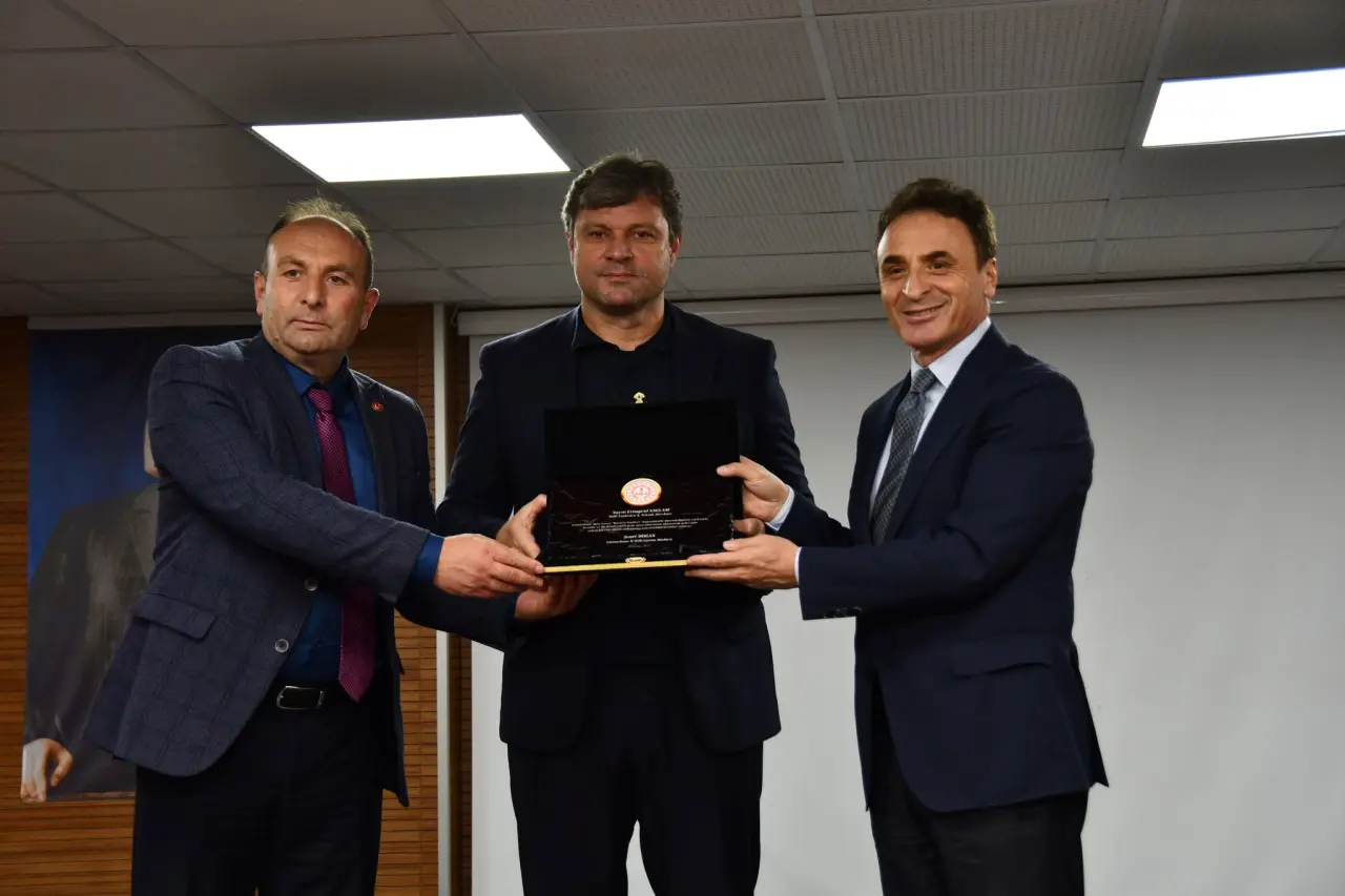 Ertuğrul Sağlam Gümüşhane’de Gençlerle Bir Araya Gelerek Spor ve Ahlak Vurgusu Yaptı 5