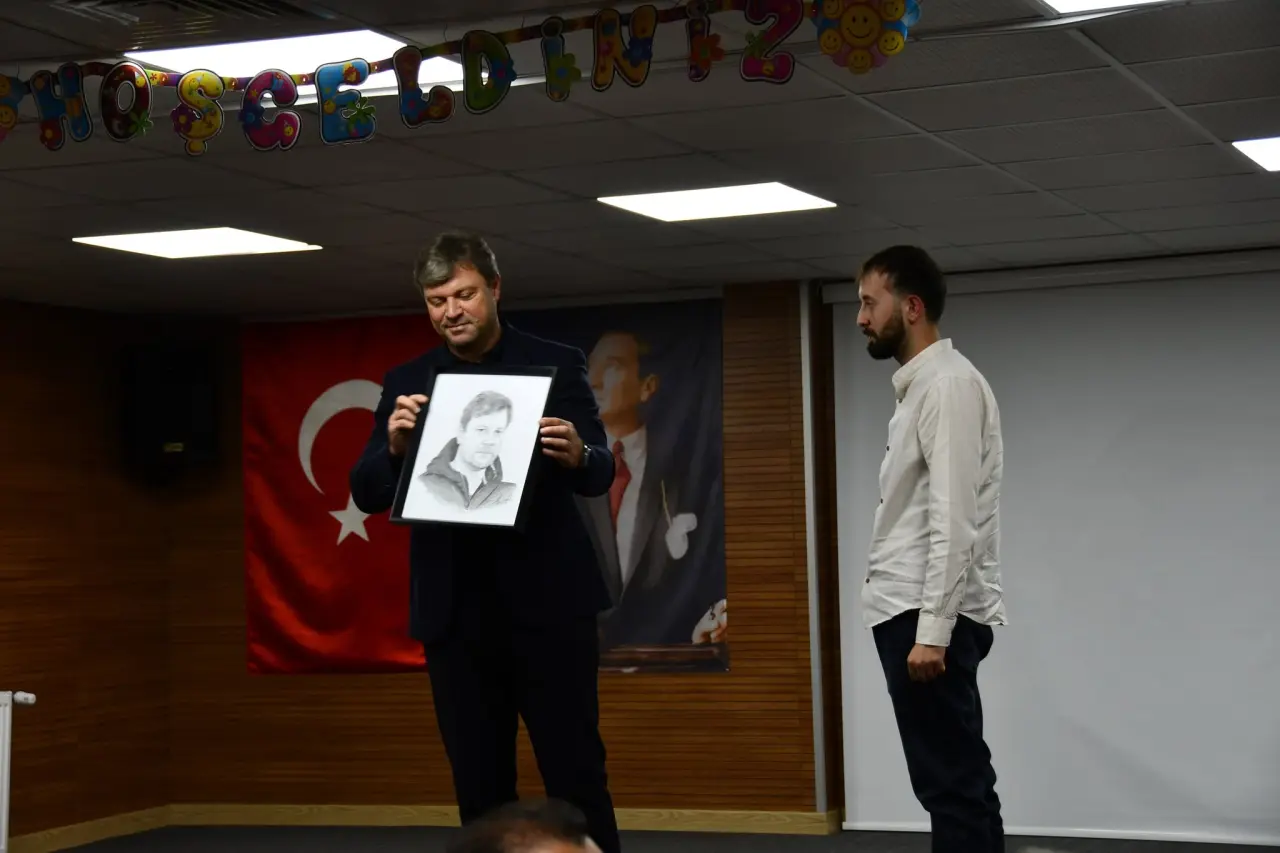 Ertuğrul Sağlam Gümüşhane’de Gençlerle Bir Araya Gelerek Spor ve Ahlak Vurgusu Yaptı 6
