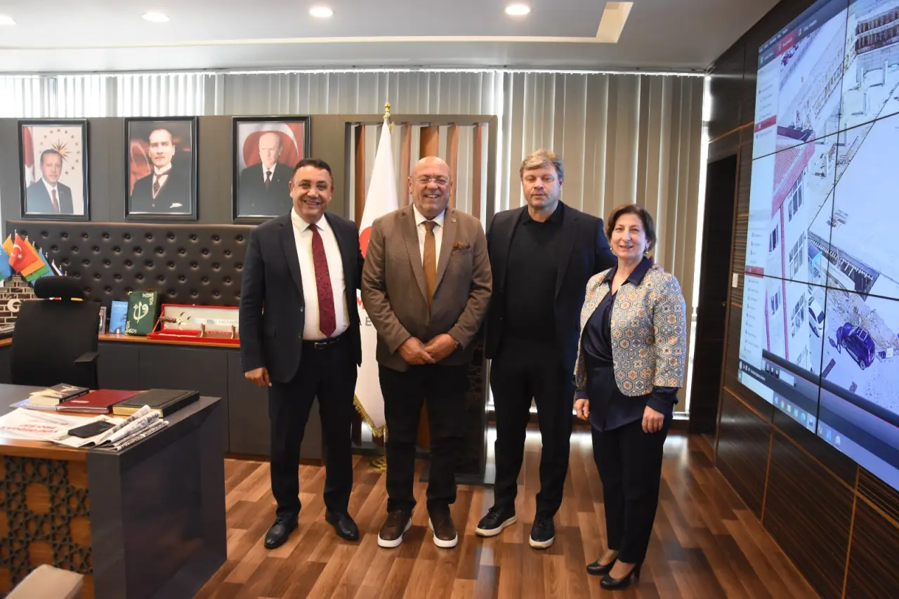 Ertuğrul Sağlam Gümüşhane'de Hemşehrileriyle Kitap Fuarında Buluştu 3