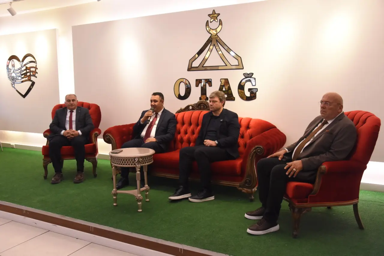 Ertuğrul Sağlam Gümüşhane'de Hemşehrileriyle Kitap Fuarında Buluştu 5