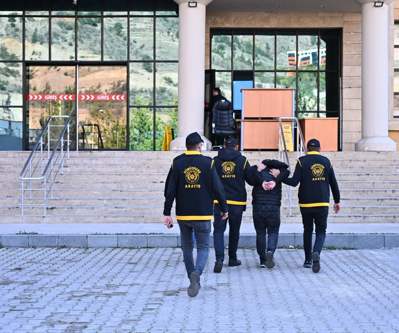 Evden Altın Çalan Hırsız Gümüşhane Emniyetinden Kaçamadı 2