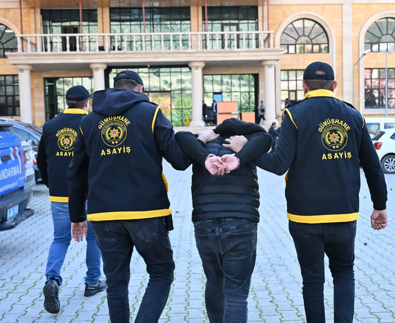Evden Altın Çalan Hırsız Gümüşhane Emniyetinden Kaçamadı 3