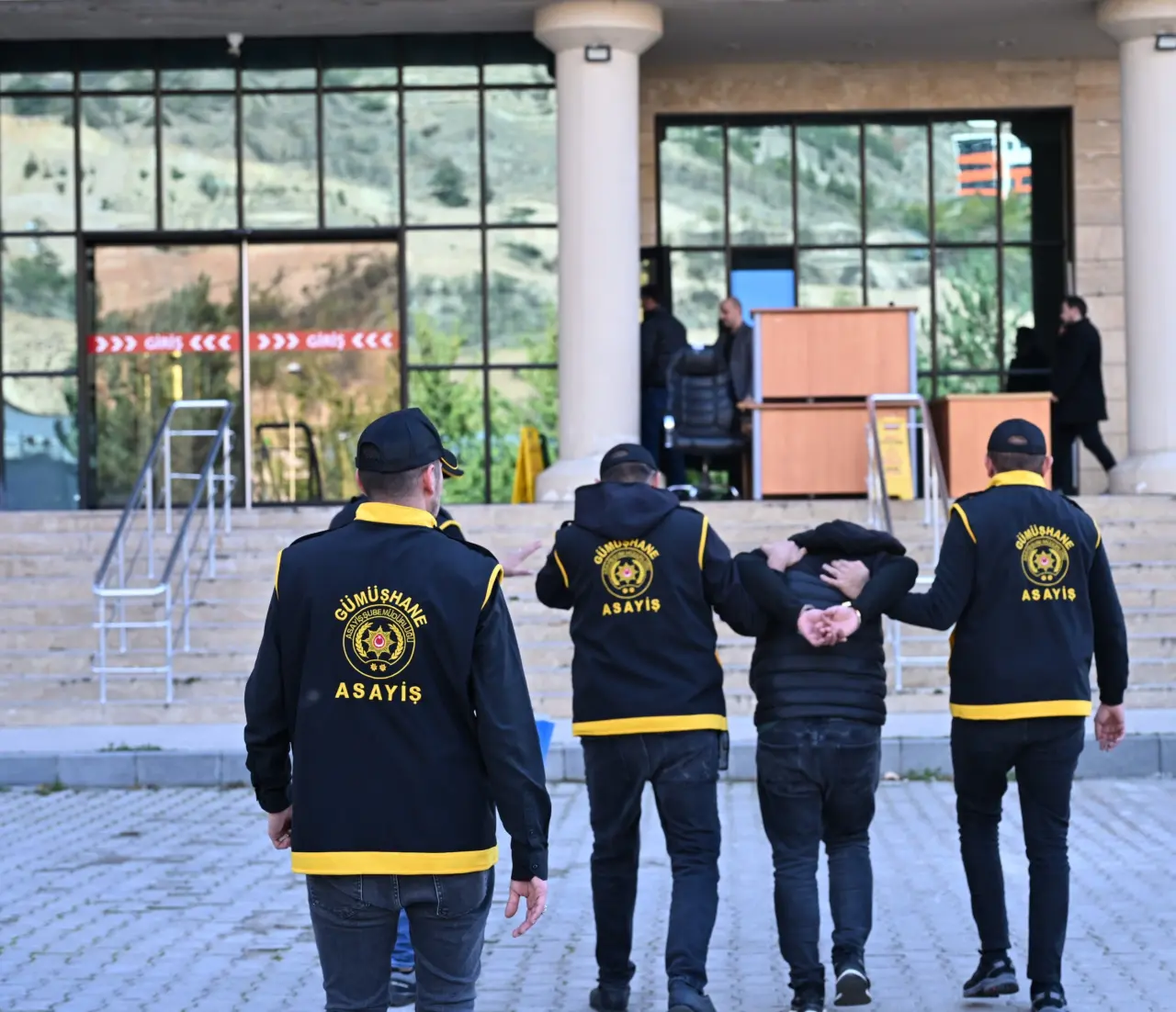Evden Altın Çalan Hırsız Gümüşhane Emniyetinden Kaçamadı 1